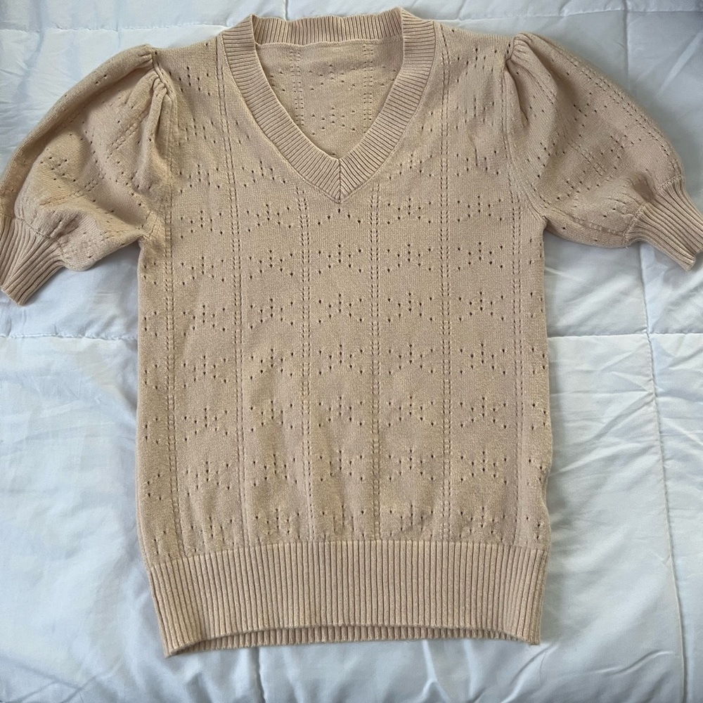 Amazon Women’s Beige Short sleeve sweater Size XS V-Neck New out of bag